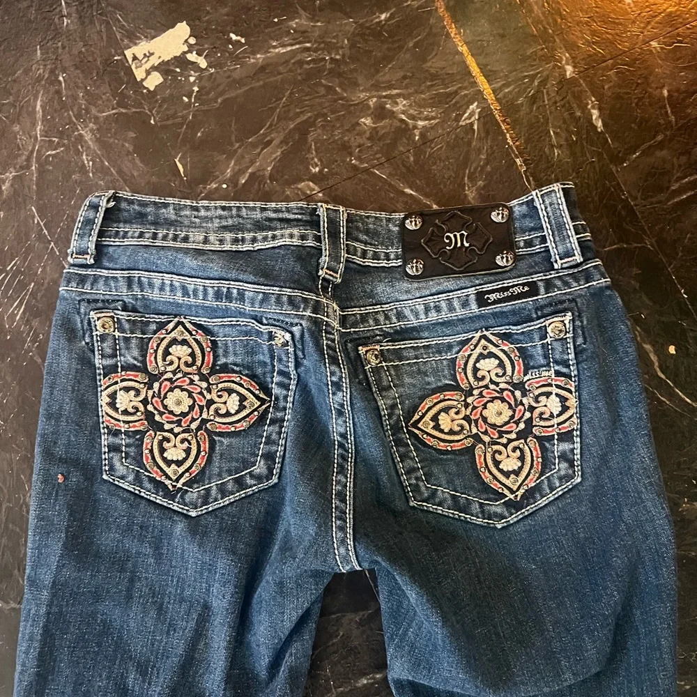 Embroidere - Picture 2 of 6